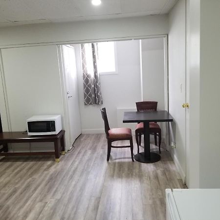 Bloorcourt Inn Торонто Екстериор снимка