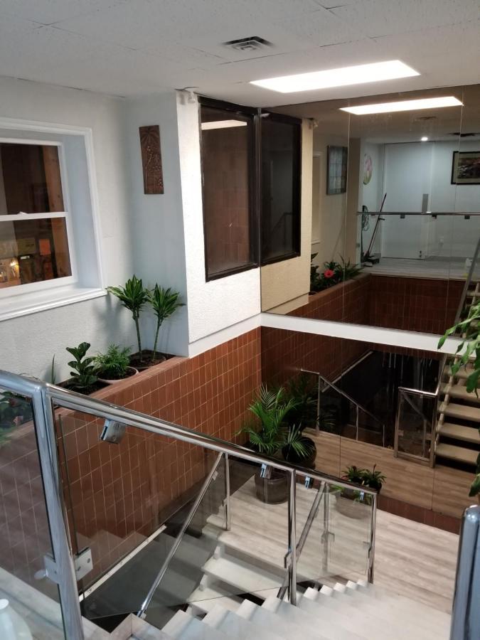 Bloorcourt Inn Торонто Екстериор снимка