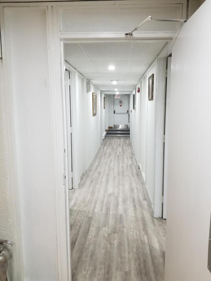Bloorcourt Inn Торонто Екстериор снимка
