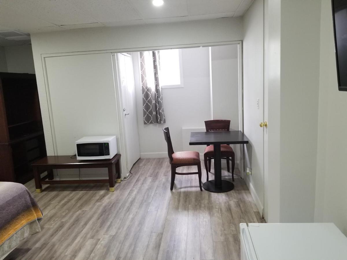 Bloorcourt Inn Торонто Екстериор снимка